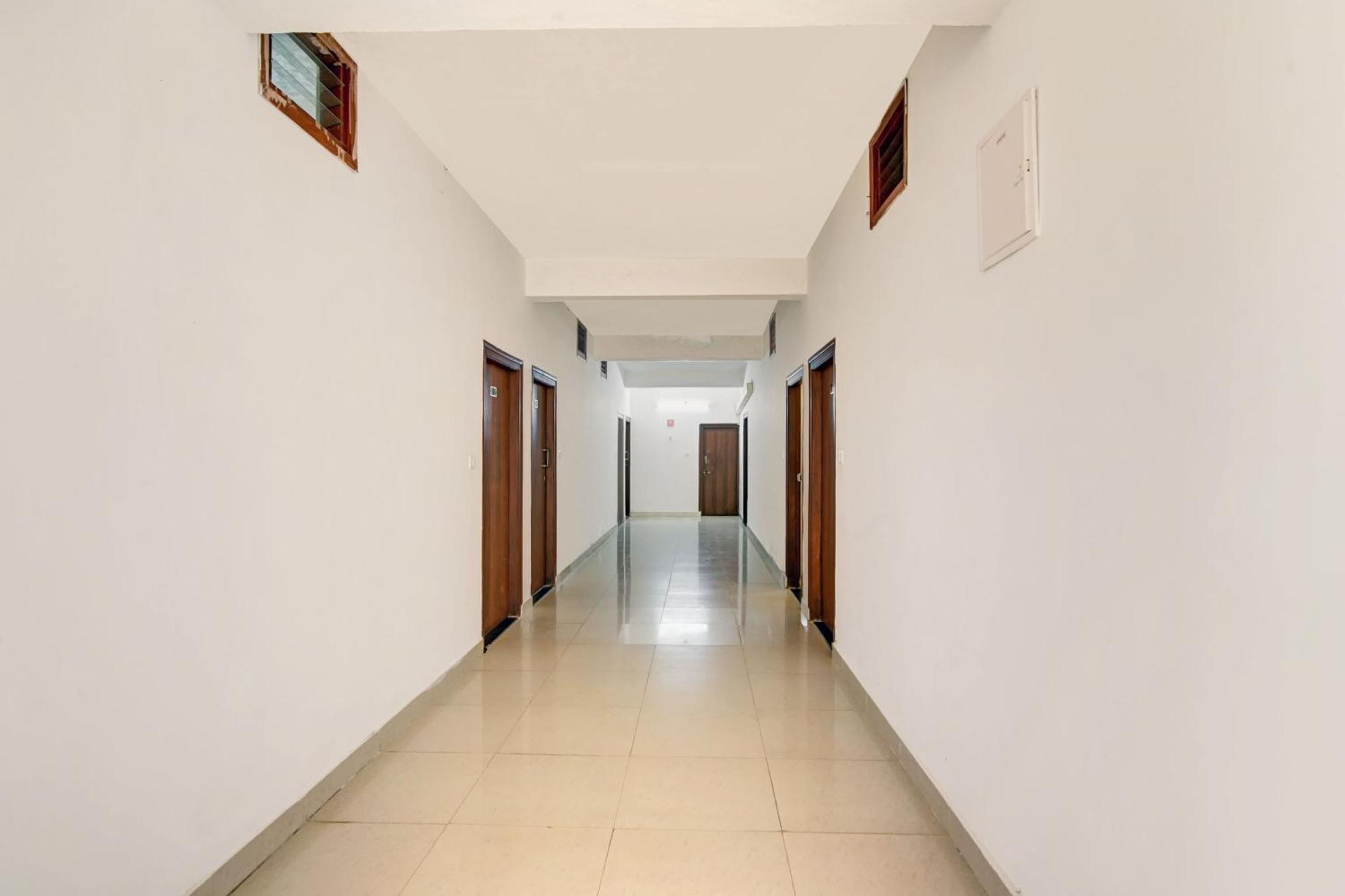 Super Collection O Madikeri City Center Near Ksrtc Bus Stand Coorg Formerly Hotel Ragsys Ngoại thất bức ảnh