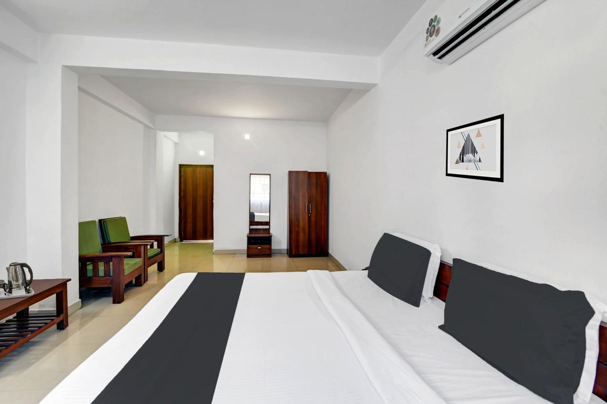 Super Collection O Madikeri City Center Near Ksrtc Bus Stand Coorg Formerly Hotel Ragsys Ngoại thất bức ảnh