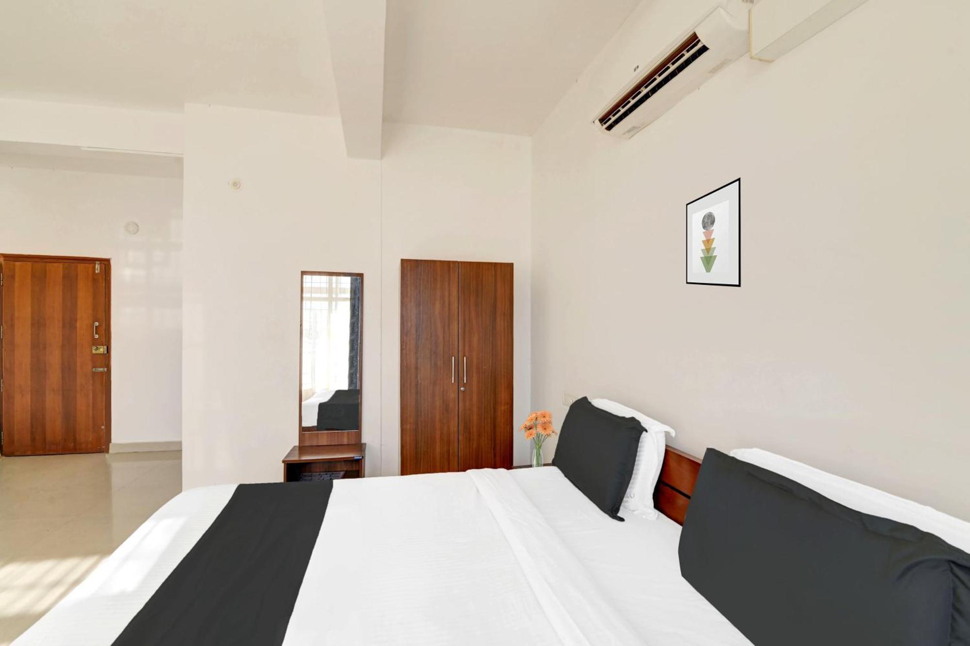 Super Collection O Madikeri City Center Near Ksrtc Bus Stand Coorg Formerly Hotel Ragsys Ngoại thất bức ảnh