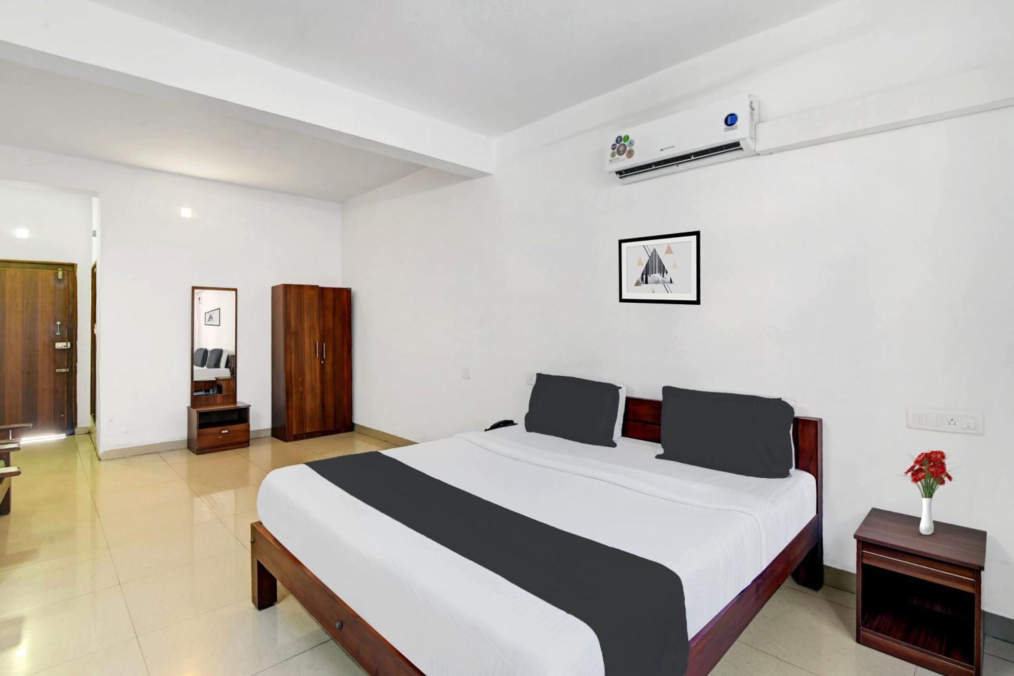 Super Collection O Madikeri City Center Near Ksrtc Bus Stand Coorg Formerly Hotel Ragsys Ngoại thất bức ảnh